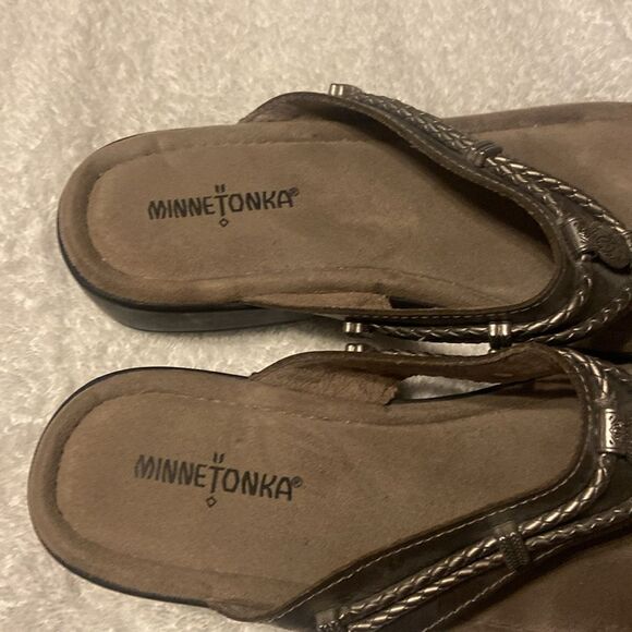 Minnetonka Sandals Womens 10 Silverthorne Flip Flop Flats Leather Slip On - Picture 2 of 6